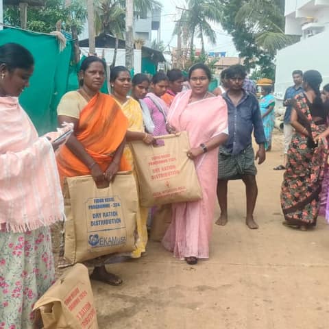 Women receiving relief kits