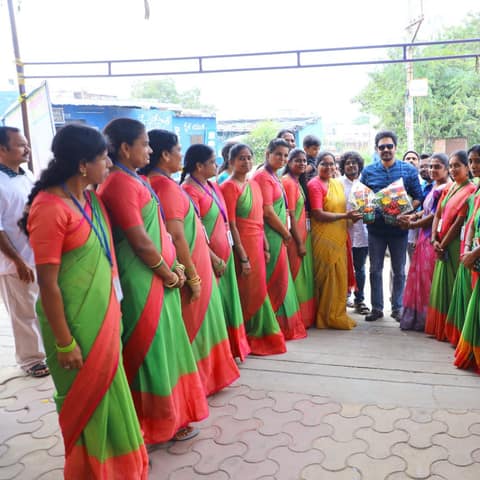 Women at a Mahila Dhaathree programme